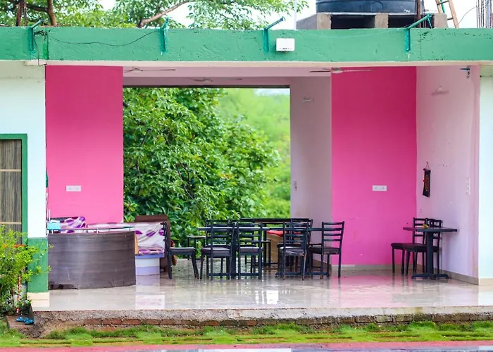 Max Farm Stay, Karjat